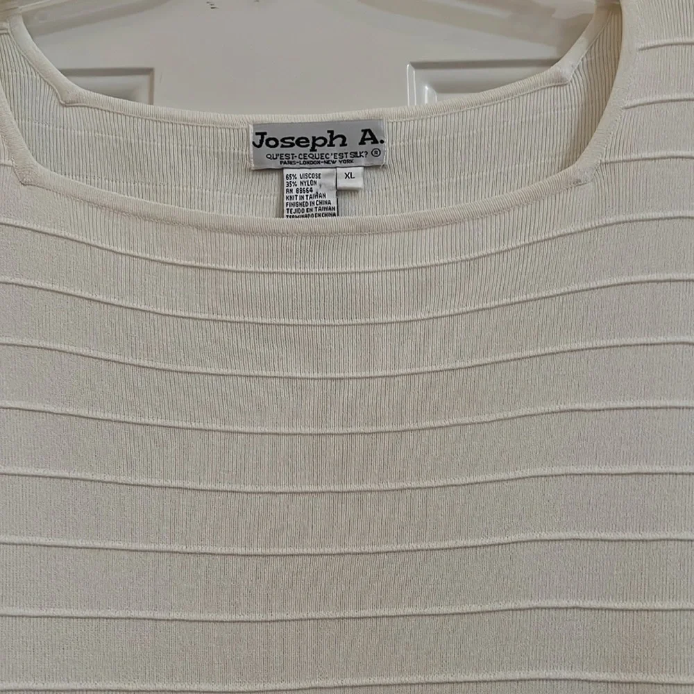 💐SALE💐BEAUTIFUL JOSEPH A CRÈME 3/4 SLEEVE TOP - Picture 2 of 5